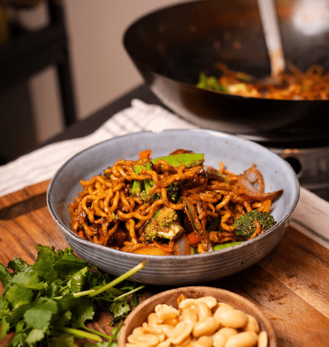 Colorfull Wok Noodles with Crispy Tofu and Peanut Sauce - HOT WOK