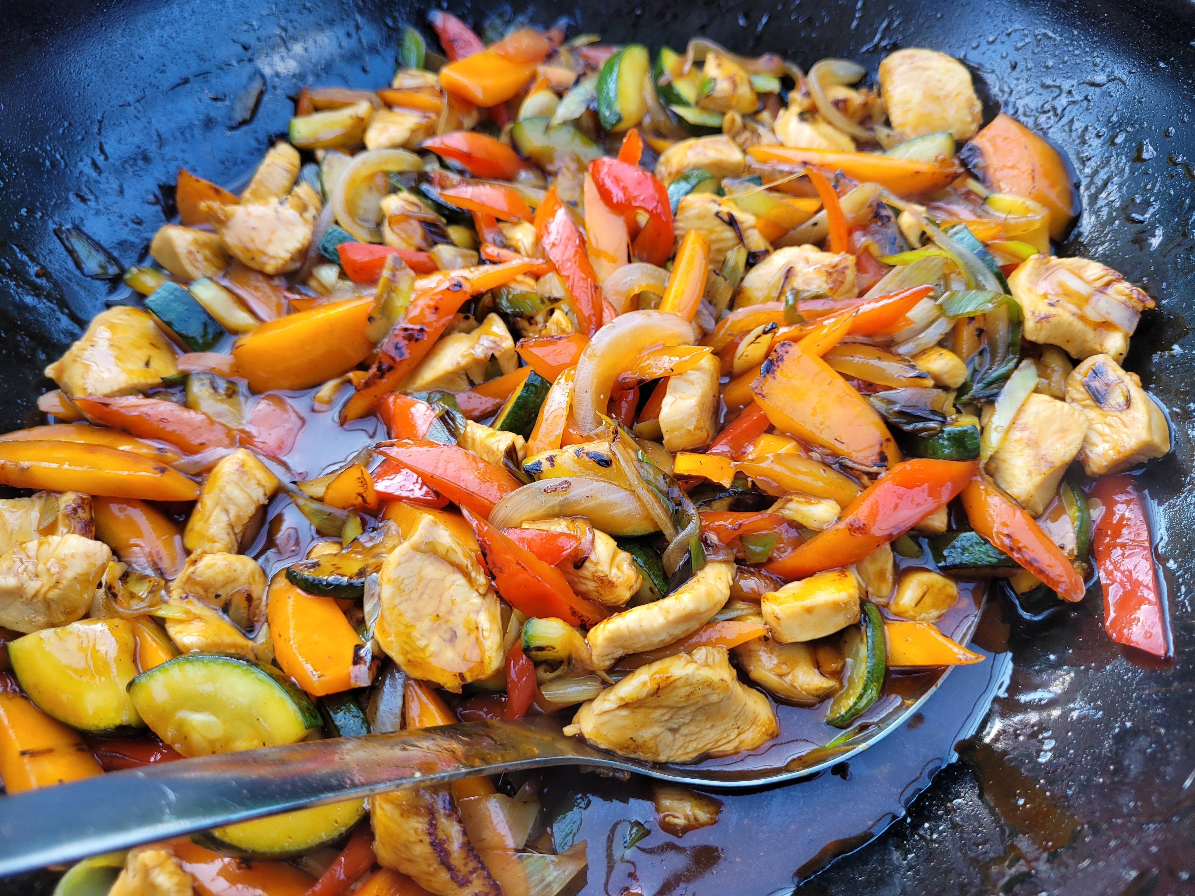 Asian-Inspired Wok with Chicken and Fresh Vegetables - HOT WOK