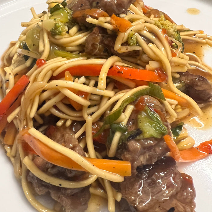 Beef with Vegetables and Wok Noodles - HOT WOK