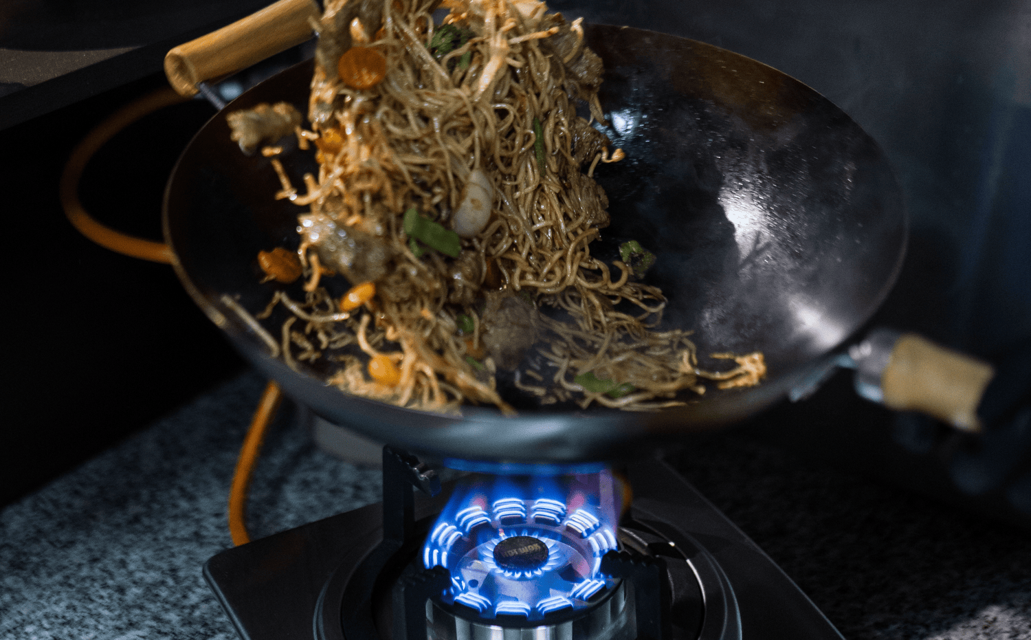 Stir-fried noodles from the Wok - HOT WOK
