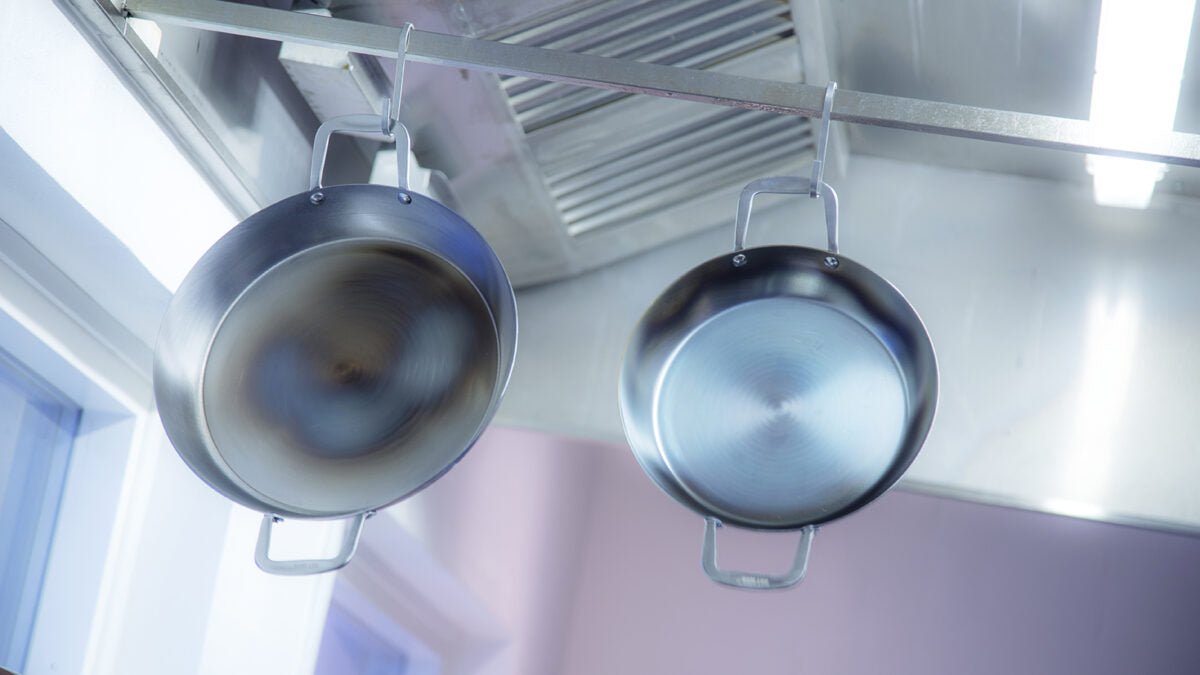 What does nonstick in carbon steel really mean? - HOT WOK